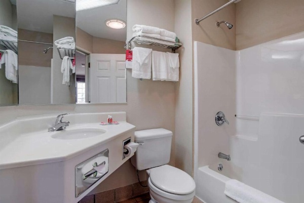 Americas Best Value Inn Gettysburg image 20