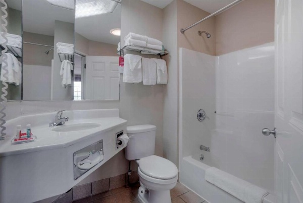 Americas Best Value Inn Gettysburg image 9